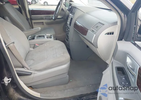 2010 Chrysler Town & Country Touring z USA, uszkodzony, nr VIN 2A4RR5DX8AR395323